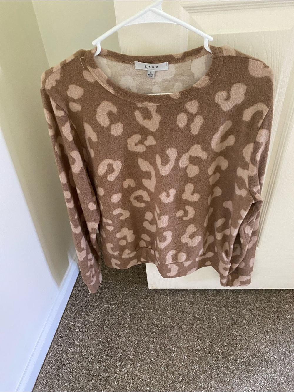 gaze Brown and Cream Leopard-Print Crewneck Sweater